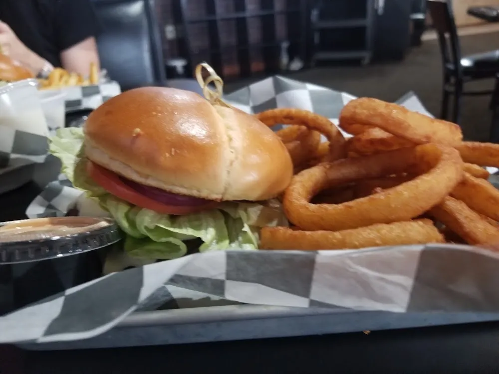Classic Cheeseburger & Onion Rings